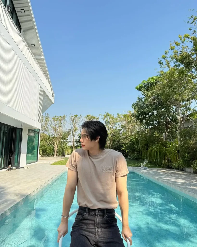 Phối đồ đi biển nam thanh lịch với áo sơ mi oversized