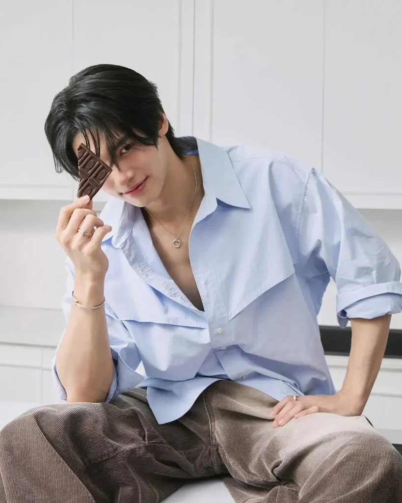 Phối đồ đi biển nam thanh lịch với áo sơ mi oversized