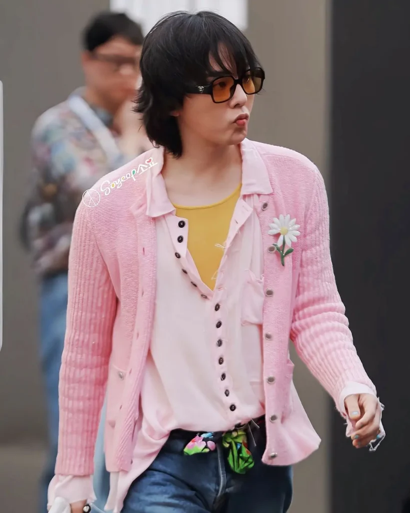Phối đồ với cardigan nam theo phong cách cá tính
