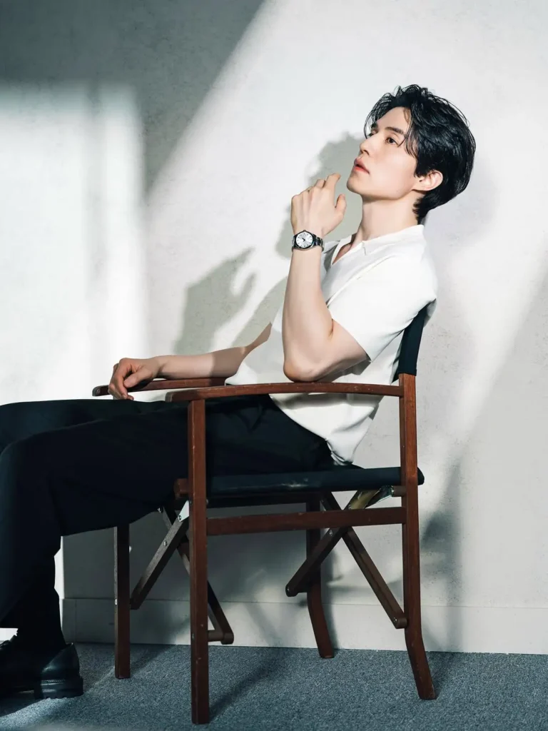 Lee Dong Wook là ai?
