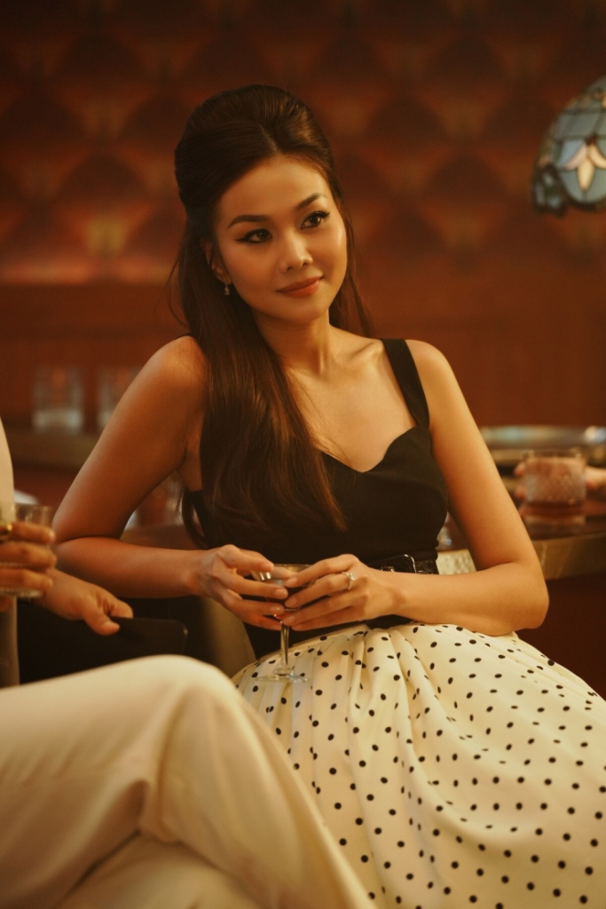 minh-hang-gay-bat-ngo-voi-tao-hinh-me-min 16