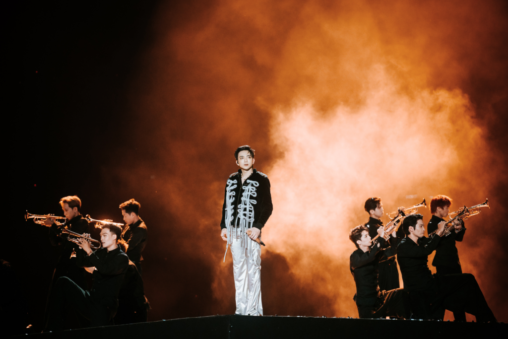soobin-mang-concert-40-000-khan-gia-len-man-anh-rong 4