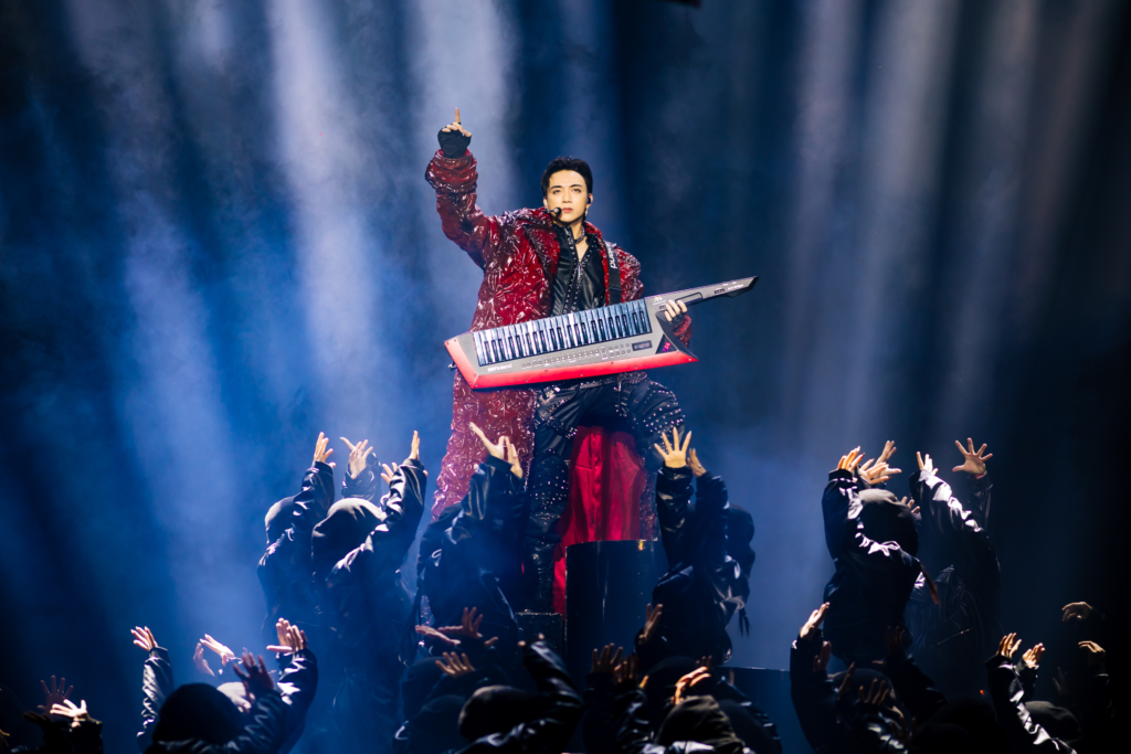 soobin-mang-concert-40-000-khan-gia-len-man-anh-rong 6