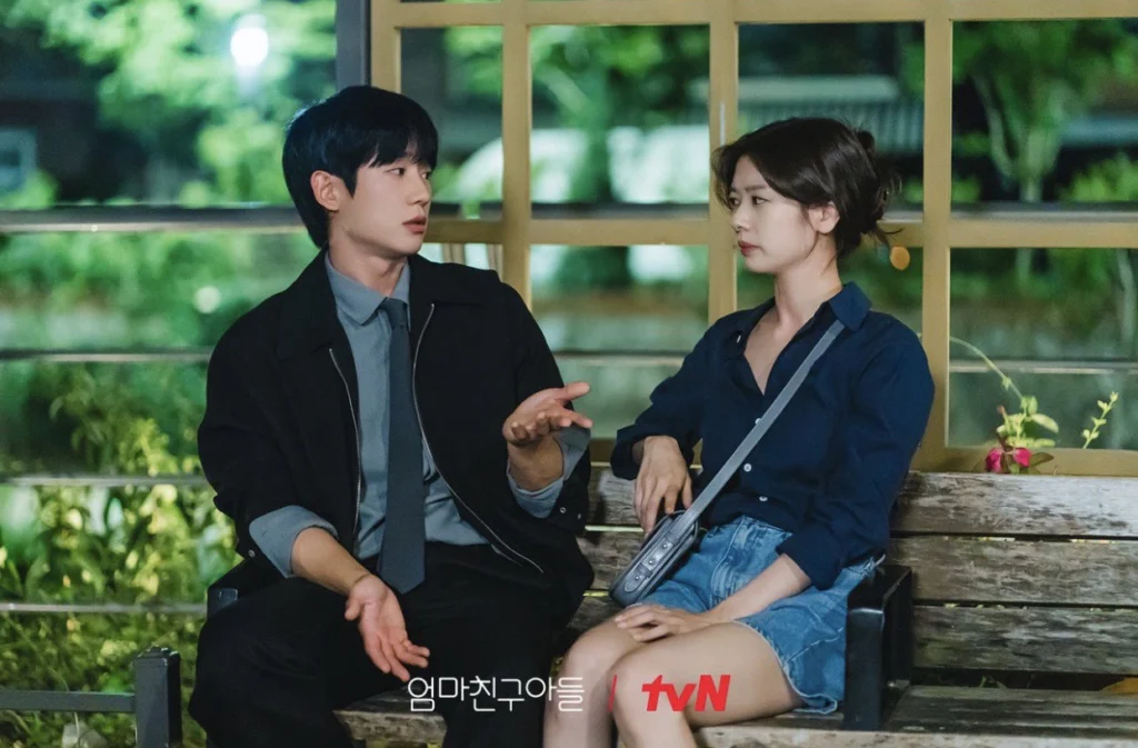 Các tập phim có sự tham gia của Jung Hae In: Con trai bạn mẹ – Love Next Door (2024)