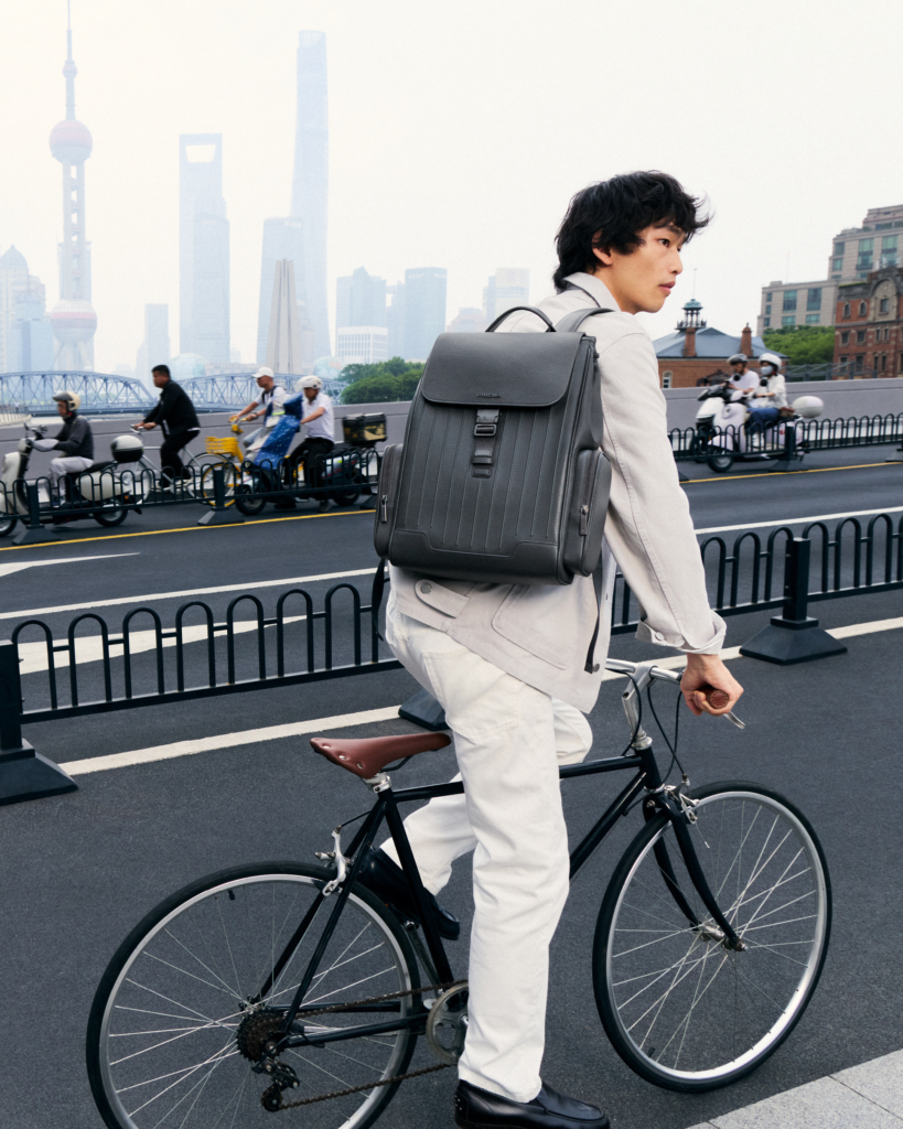 rimowa-ton-vinh-cuoc-song-khong-ngung-chuyen-dong-voi-bst-never-still 2