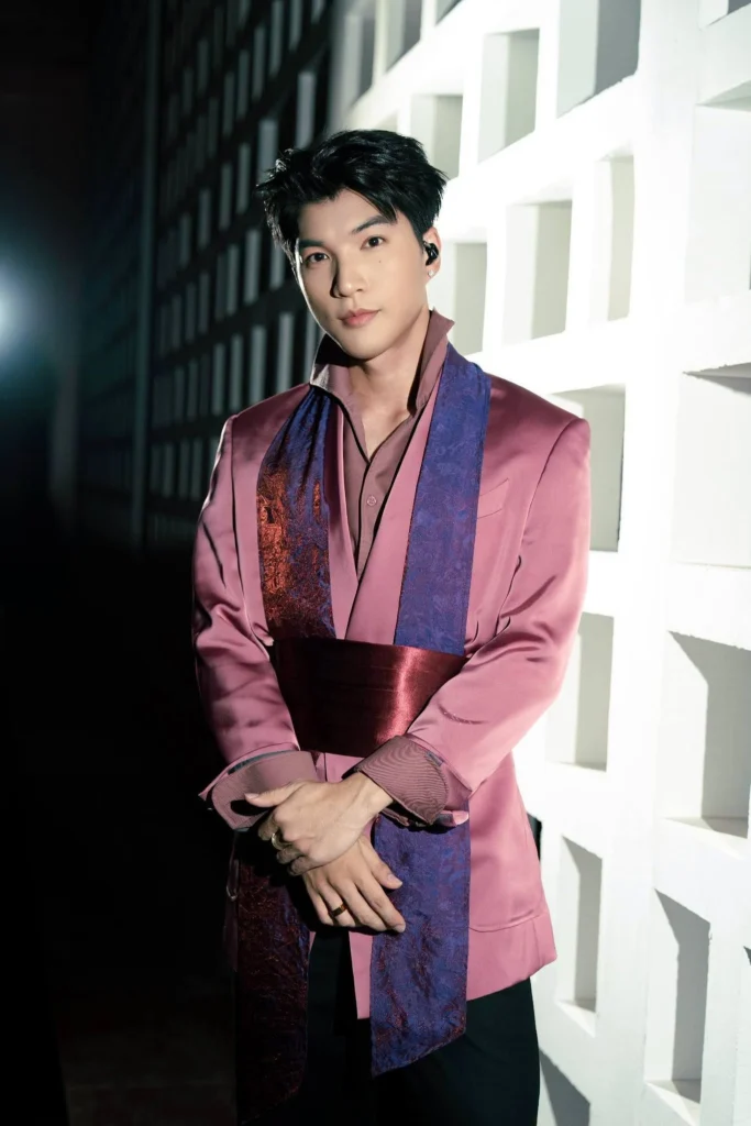 sao-việt-mặc-suit-hth