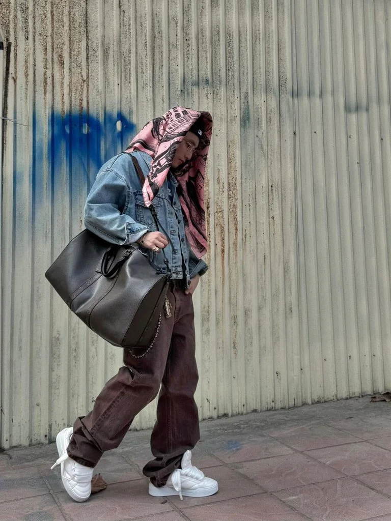 sơn-tùng-mtp-túi-xách-oversized (7)