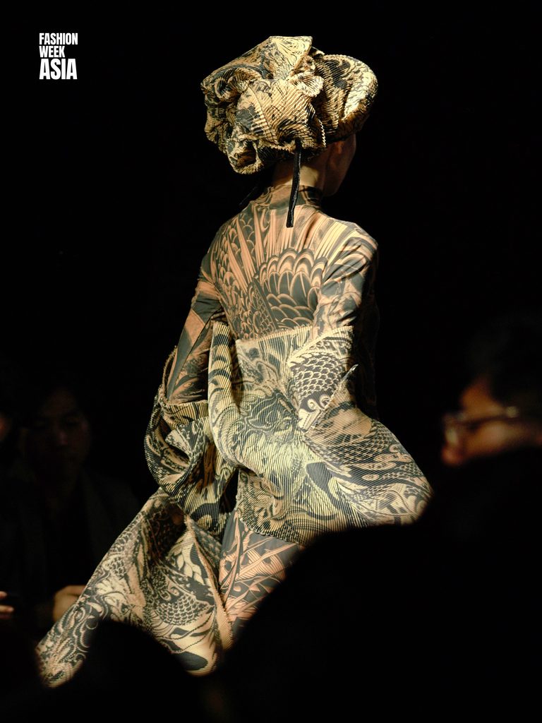 FWA_DAY 1_RUNWAY_DUC48