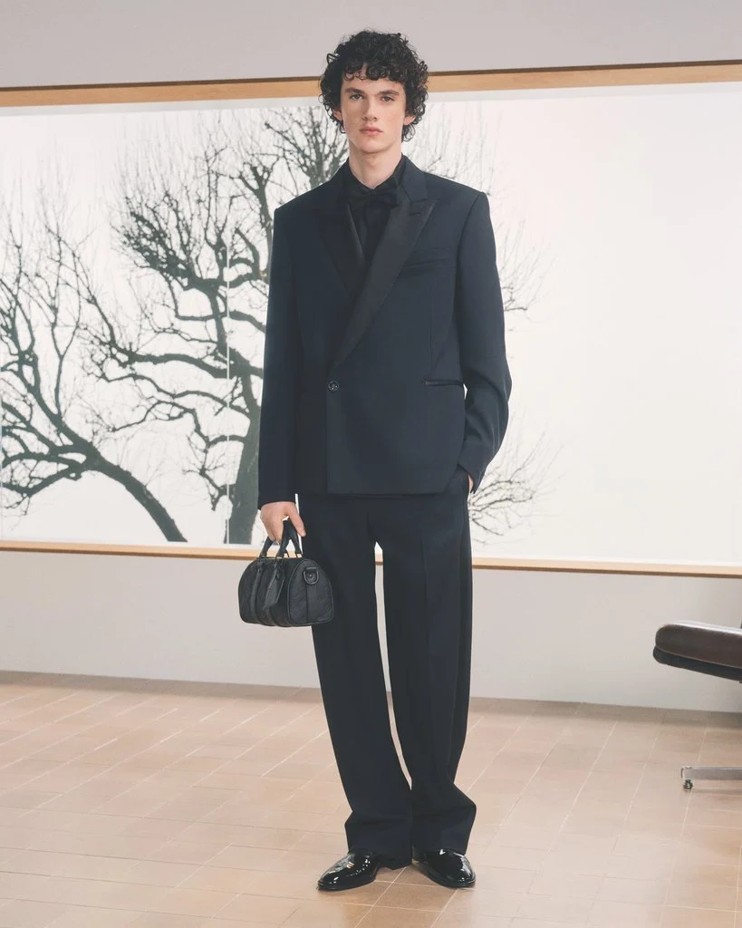 LOUIS-VUITTON-MENrsquoS-FORMAL-SPRING-SUMMER-2027-LOOK-17