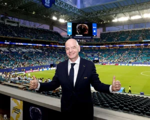 cuoc-song-trieu-do-cua-chu-tich-fifa thum