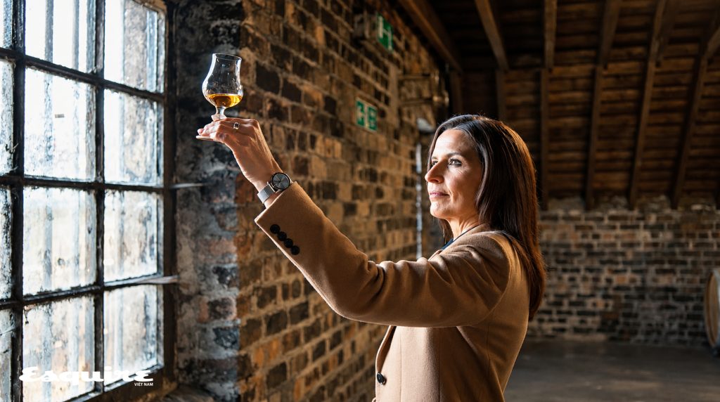 tay-nghe-dieu-luyen-phia-sau-nhung-thung-go-soi-uop-sherry-cua-the-macallan