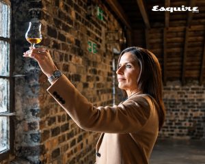 tay-nghe-dieu-luyen-phia-sau-nhung-thung-go-soi-uop-sherry-cua-the-macallan thum