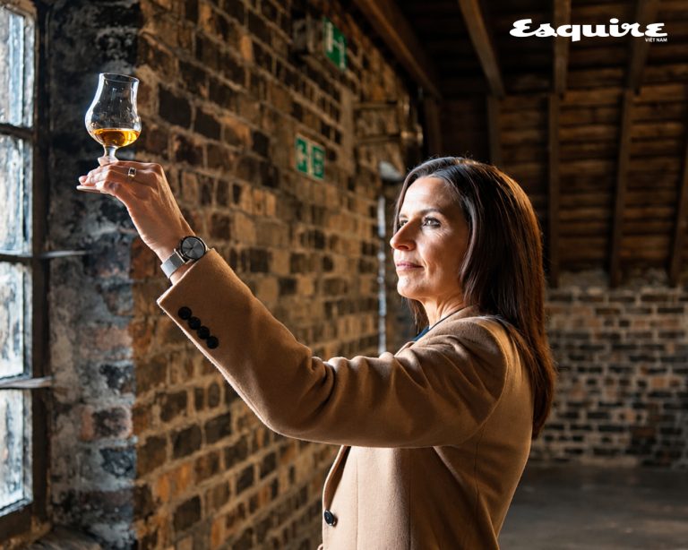 tay-nghe-dieu-luyen-phia-sau-nhung-thung-go-soi-uop-sherry-cua-the-macallan thum